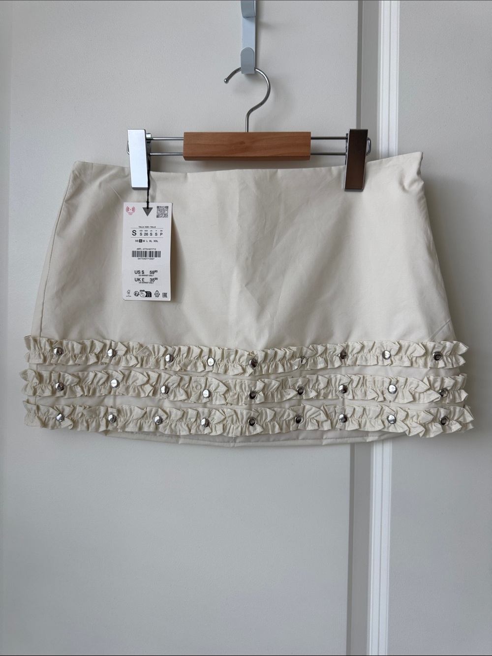 Zara Low Rise Cream Mini Skirt with Ruffle Rows and Studs